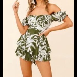 Green palm print romper xs